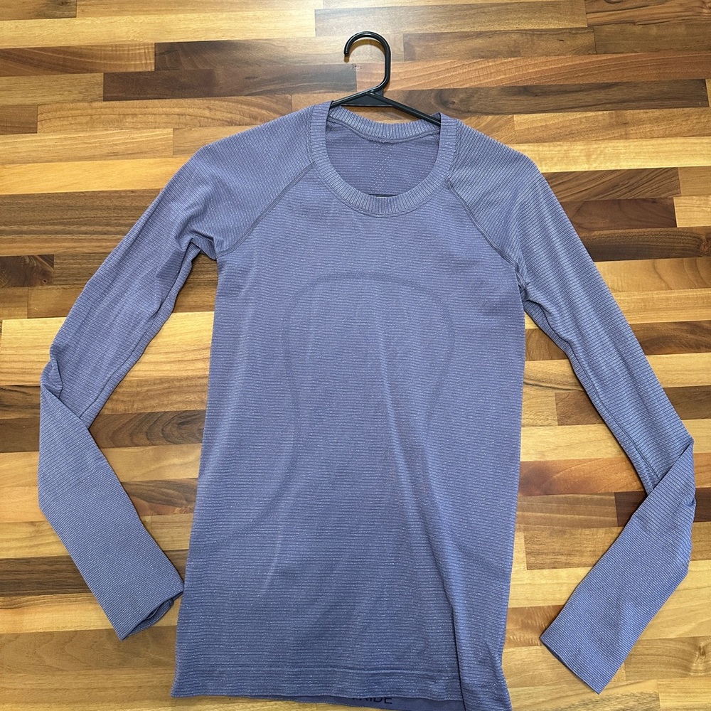 Lululemon Swiftly Tech long sleeve 2.0 purple with silver. Size 6